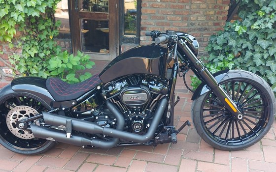 Umgebautes Motorrad Harley-Davidson Softail Breakout 114 FXBRS von X-Trem Custombikes - Bild 1 Umgebautes Motorrad Harley-Davidson Softail Breakout 114 FXBRS von X-Trem Custombikes - Bild 1