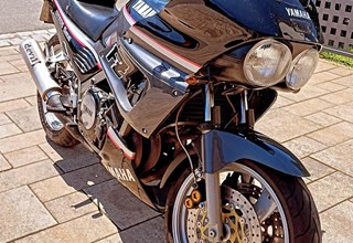Yamaha FZ 750