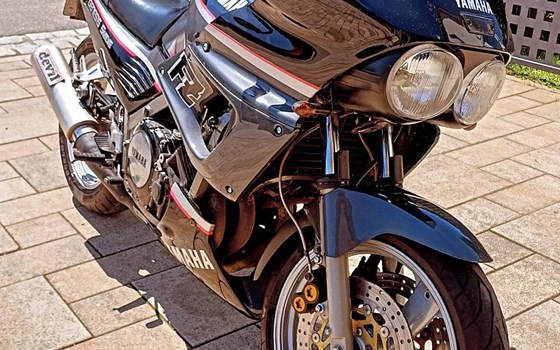 Umgebautes Motorrad Yamaha FZ 750 von FZ_Oli - Bild 1 Umgebautes Motorrad Yamaha FZ 750 von FZ_Oli - Bild 1
