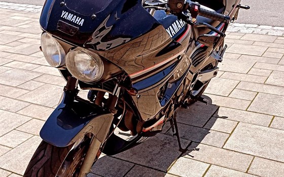 Umgebautes Motorrad Yamaha FZ 750 von FZ_Oli - Bild 2 Umgebautes Motorrad Yamaha FZ 750 von FZ_Oli - Bild 2