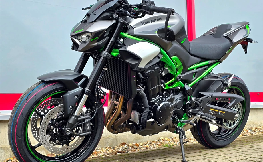 Umbgebautes Motorrad Kawasaki Z900 Bild 2: Umbgebautes Motorrad Kawasaki Z900