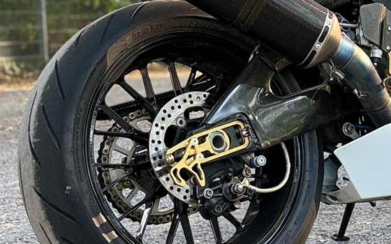 Umgebautes Motorrad Suzuki GSX-R 1000 von user1454298 - Bild 4 Umgebautes Motorrad Suzuki GSX-R 1000 von user1454298 - Bild 4