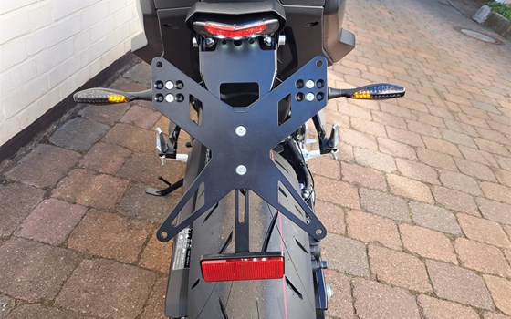 Umgebautes Motorrad Suzuki GSX-8T von D. Behre Motorräder & Service - Bild 2 Umgebautes Motorrad Suzuki GSX-8T von D. Behre Motorräder & Service - Bild 2
