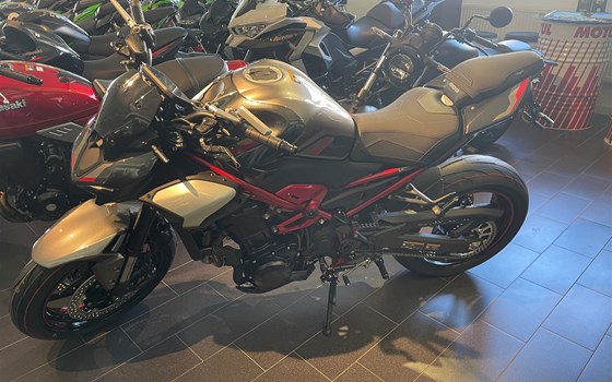 Umgebautes Motorrad Kawasaki Z900 von Moto Point Ilmenau e.K. - Inh. Frank Engelhardt - Bild 16 Umgebautes Motorrad Kawasaki Z900 von Moto Point Ilmenau e.K. - Inh. Frank Engelhardt - Bild 16