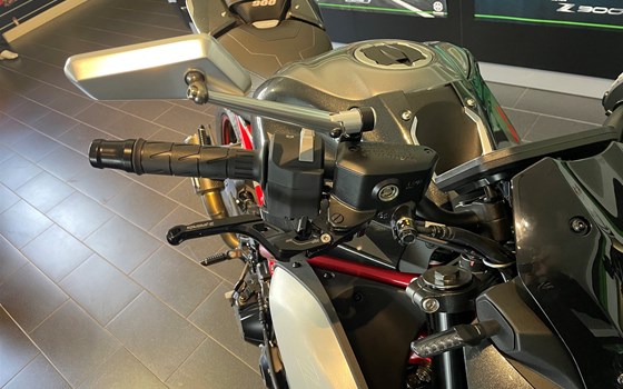 Umgebautes Motorrad Kawasaki Z900 von Moto Point Ilmenau e.K. - Inh. Frank Engelhardt - Bild 3 Umgebautes Motorrad Kawasaki Z900 von Moto Point Ilmenau e.K. - Inh. Frank Engelhardt - Bild 3