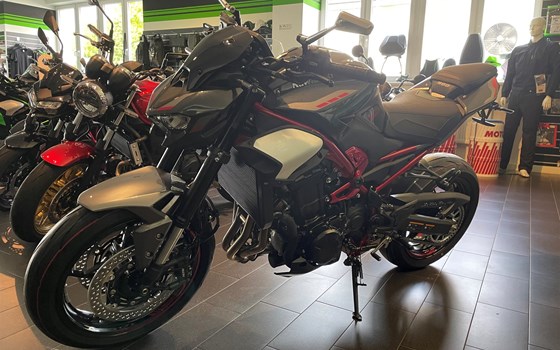 Umgebautes Motorrad Kawasaki Z900 von Moto Point Ilmenau e.K. - Inh. Frank Engelhardt - Bild 6 Umgebautes Motorrad Kawasaki Z900 von Moto Point Ilmenau e.K. - Inh. Frank Engelhardt - Bild 6