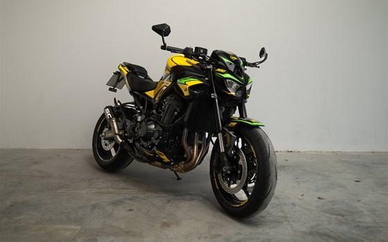 Umgebautes Motorrad Kawasaki Z900 von Zweirad Meggle - Bild 1 Umgebautes Motorrad Kawasaki Z900 von Zweirad Meggle - Bild 1