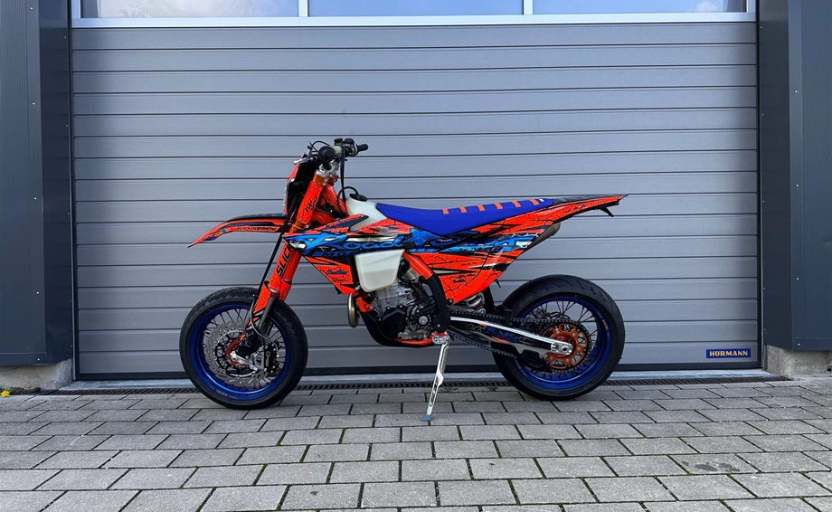 Umbgebautes Motorrad KTM 500 EXC-F SIX DAYS Bild 2: Umbgebautes Motorrad KTM 500 EXC-F SIX DAYS