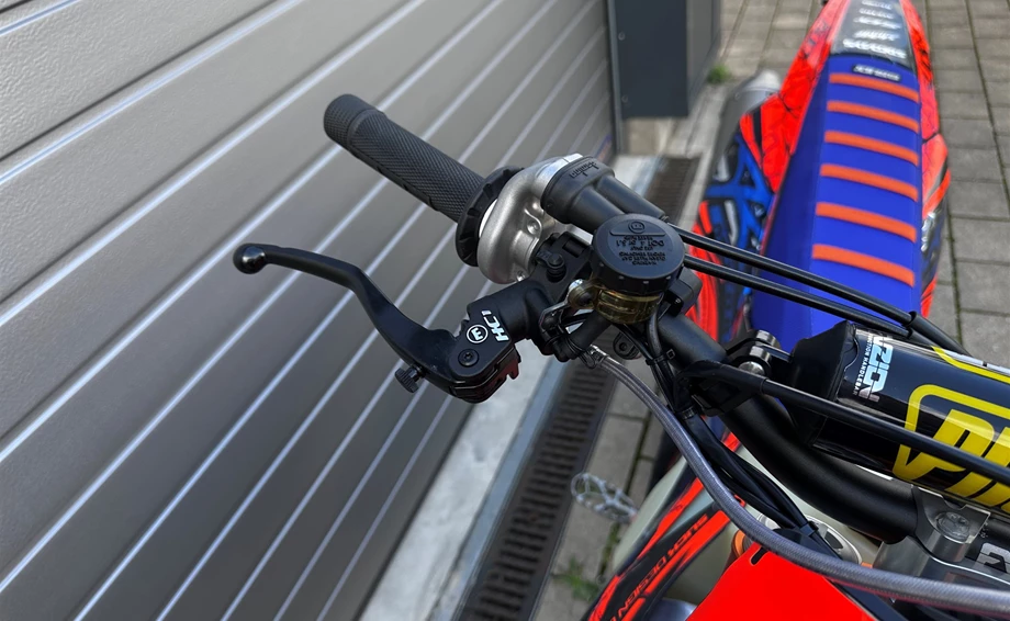 Umbgebautes Motorrad KTM 500 EXC-F SIX DAYS Bild 11: Umbgebautes Motorrad KTM 500 EXC-F SIX DAYS