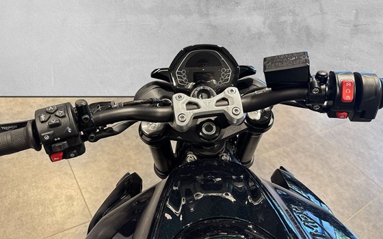 Umgebautes Motorrad Triumph Street Triple 765 R von Triumph Münster by Auto Nagel Münster GmbH & Co. KG - Bild 2 Umgebautes Motorrad Triumph Street Triple 765 R von Triumph Münster by Auto Nagel Münster GmbH & Co. KG - Bild 2