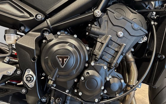 Umgebautes Motorrad Triumph Street Triple 765 R von Triumph Münster by Auto Nagel Münster GmbH & Co. KG - Bild 6 Umgebautes Motorrad Triumph Street Triple 765 R von Triumph Münster by Auto Nagel Münster GmbH & Co. KG - Bild 6