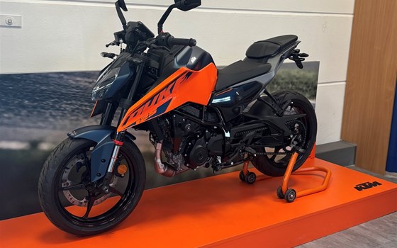 Umgebautes Motorrad KTM 125 Duke von Motorrad-Molitor GmbH - Bild 1 Umgebautes Motorrad KTM 125 Duke von Motorrad-Molitor GmbH - Bild 1