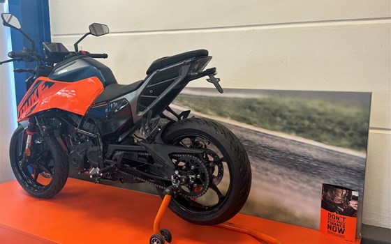 Umgebautes Motorrad KTM 125 Duke von Motorrad-Molitor GmbH - Bild 8 Umgebautes Motorrad KTM 125 Duke von Motorrad-Molitor GmbH - Bild 8