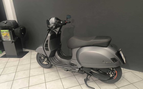 Umgebautes Motorrad Vespa GTS 310 SuperSport von Zweirad-Center Nuber GmbH - Bild 2