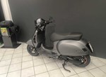 Umbgebautes Motorrad Vespa GTS 310 SuperSport