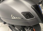 Umbgebautes Motorrad Vespa GTS 310 SuperSport