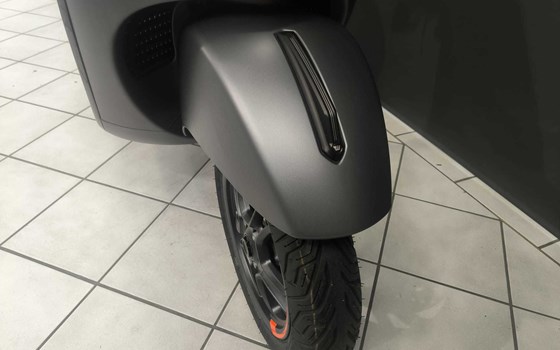 Umgebautes Motorrad Vespa GTS 310 SuperSport von Zweirad-Center Nuber GmbH - Bild 7