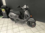Umbgebautes Motorrad Vespa GTS 310 SuperSport