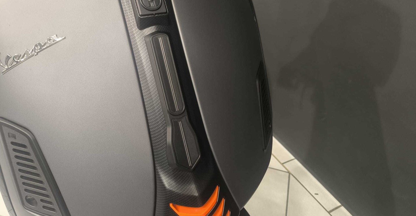 Umbgebautes Motorrad Vespa GTS 310 SuperSport