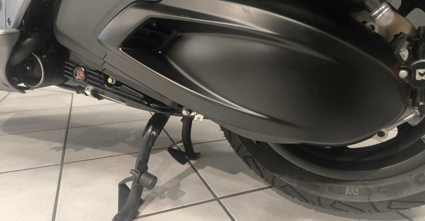 Umbgebautes Motorrad Vespa GTS 310 SuperSport