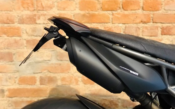 Umgebautes Motorrad Ducati Hypermotard 950 von MOTO WARMUTH GMBH - Bild 2