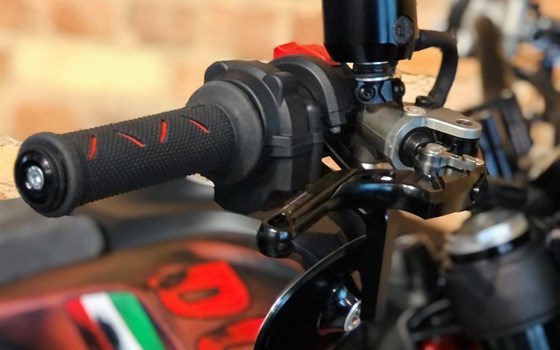 Umgebautes Motorrad Ducati Hypermotard 950 von MOTO WARMUTH GMBH - Bild 15
