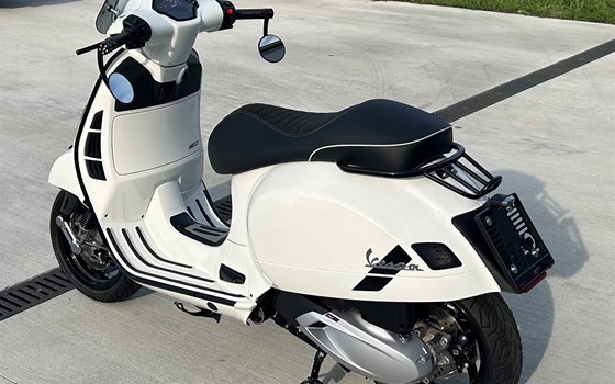 Umgebautes Motorrad Vespa GTS 310 SuperSport von IL MOTO  Motorradhandel und Reparaturwerkstätte GesmbH - Bild 3