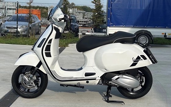 Umgebautes Motorrad Vespa GTS 310 SuperSport von IL MOTO  Motorradhandel und Reparaturwerkstätte GesmbH - Bild 2