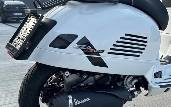 Umgebautes Motorrad Vespa GTS 310 SuperSport von IL MOTO  Motorradhandel und Reparaturwerkstätte GesmbH - Bild 7