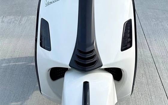 Umgebautes Motorrad Vespa GTS 310 SuperSport von IL MOTO  Motorradhandel und Reparaturwerkstätte GesmbH - Bild 4