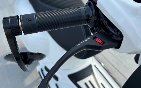 Umgebautes Motorrad Vespa GTS 310 SuperSport von IL MOTO  Motorradhandel und Reparaturwerkstätte GesmbH - Bild 9