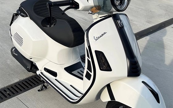 Umgebautes Motorrad Vespa GTS 310 SuperSport von IL MOTO  Motorradhandel und Reparaturwerkstätte GesmbH - Bild 1