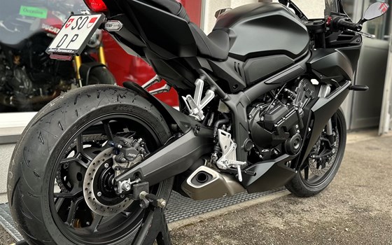 Umgebautes Motorrad Honda CBR650R E-Clutch von Direct Performance - Bild 3