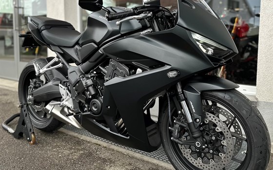 Umgebautes Motorrad Honda CBR650R E-Clutch von Direct Performance - Bild 2