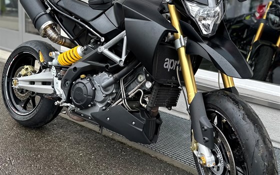 Umgebautes Motorrad Aprilia Dorsoduro 1200 von Direct Performance - Bild 2