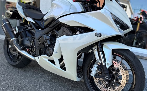 Umgebautes Motorrad Honda CBR650R E-Clutch von Direct Performance - Bild 2