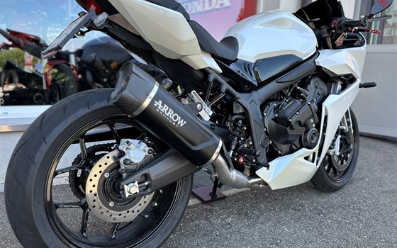 Umgebautes Motorrad Honda CBR650R E-Clutch von Direct Performance - Bild 3