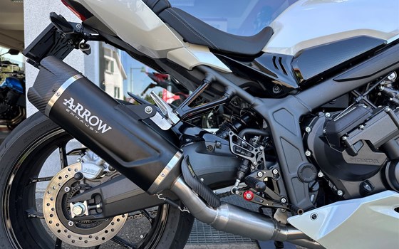 Umgebautes Motorrad Honda CBR650R E-Clutch von Direct Performance - Bild 4