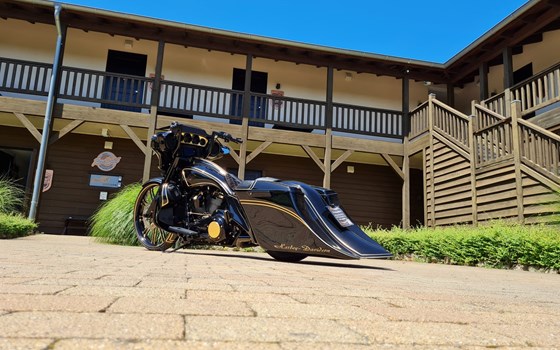 Umgebautes Motorrad Harley-Davidson CVO Street Glide FLHXSE von X-Trem Custombikes - Bild 3