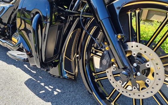 Umgebautes Motorrad Harley-Davidson CVO Street Glide FLHXSE von X-Trem Custombikes - Bild 15