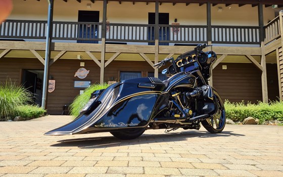 Umgebautes Motorrad Harley-Davidson CVO Street Glide FLHXSE von X-Trem Custombikes - Bild 10