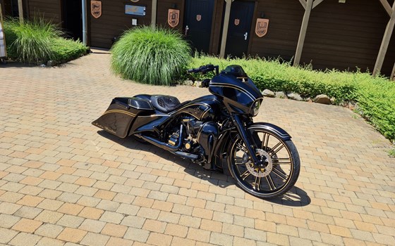 Umgebautes Motorrad Harley-Davidson CVO Street Glide FLHXSE von X-Trem Custombikes - Bild 17