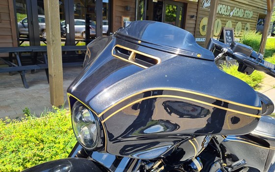 Umgebautes Motorrad Harley-Davidson CVO Street Glide FLHXSE von X-Trem Custombikes - Bild 22