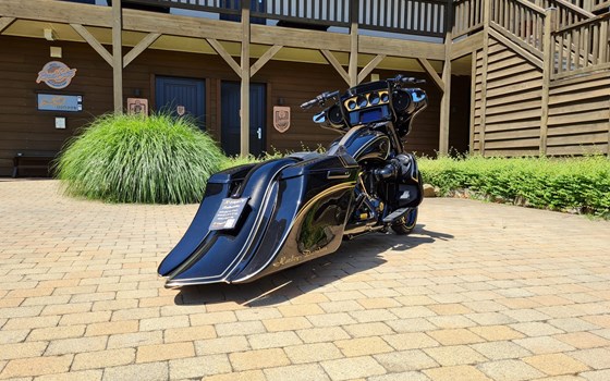 Umgebautes Motorrad Harley-Davidson CVO Street Glide FLHXSE von X-Trem Custombikes - Bild 23