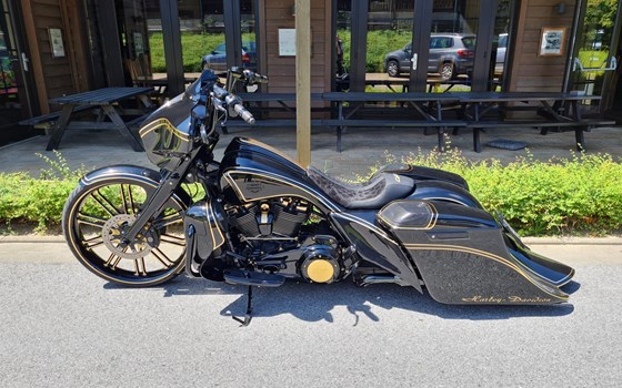 Umgebautes Motorrad Harley-Davidson CVO Street Glide FLHXSE von X-Trem Custombikes - Bild 1