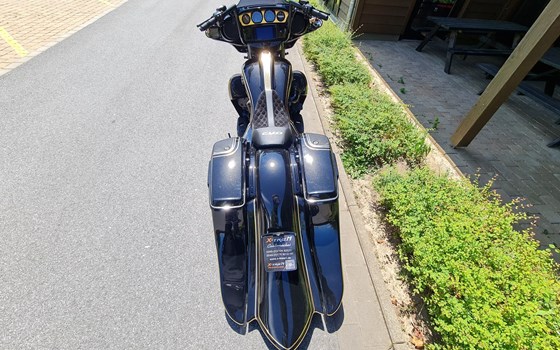 Umgebautes Motorrad Harley-Davidson CVO Street Glide FLHXSE von X-Trem Custombikes - Bild 24