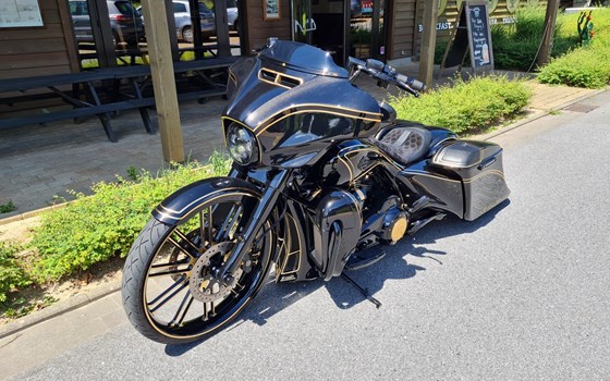 Umgebautes Motorrad Harley-Davidson CVO Street Glide FLHXSE von X-Trem Custombikes - Bild 25