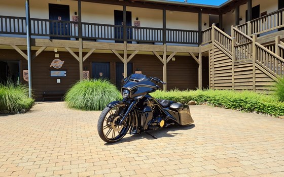 Umgebautes Motorrad Harley-Davidson CVO Street Glide FLHXSE von X-Trem Custombikes - Bild 28