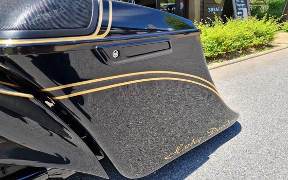 Umgebautes Motorrad Harley-Davidson CVO Street Glide FLHXSE von X-Trem Custombikes - Bild 11