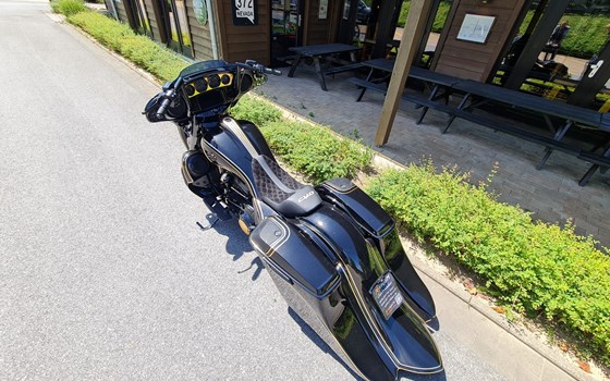 Umgebautes Motorrad Harley-Davidson CVO Street Glide FLHXSE von X-Trem Custombikes - Bild 8